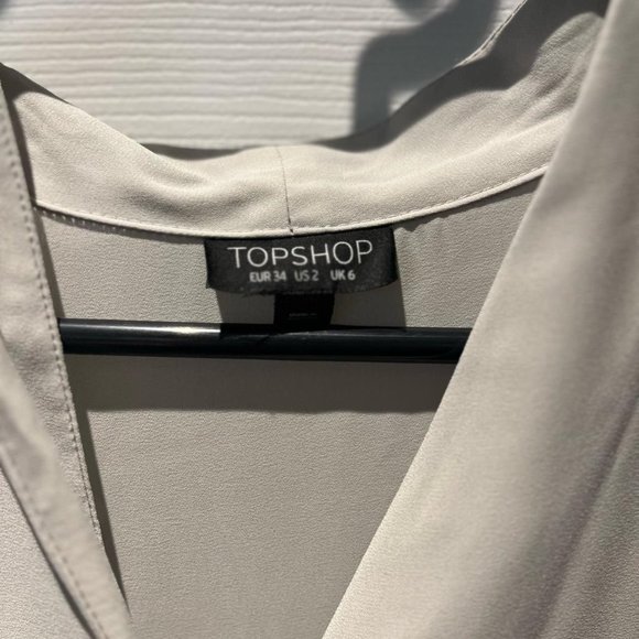 Cute Light Grey Blouse - Picture 3 of 3